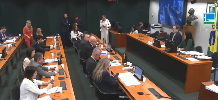 Comissão de Relações Exteriores convida ministro para explicar supostas bases militares da China no Brasil