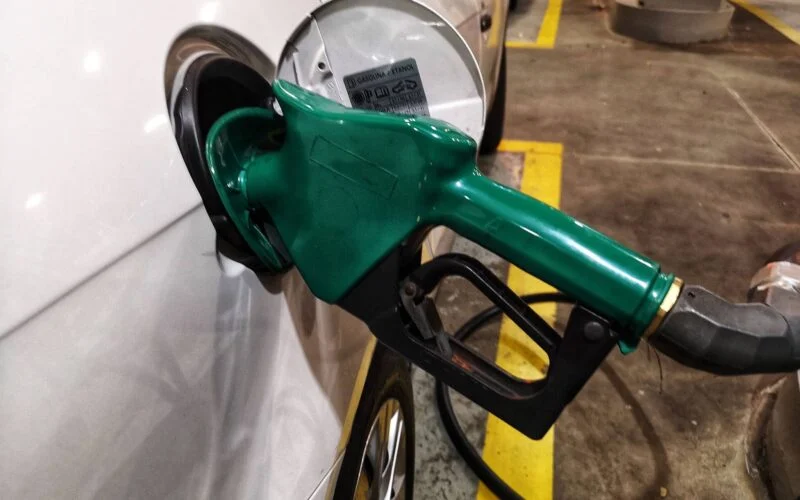 Gasolina varia até R$ 1,40 na Paraíba: Agreste concentra preços mais altos