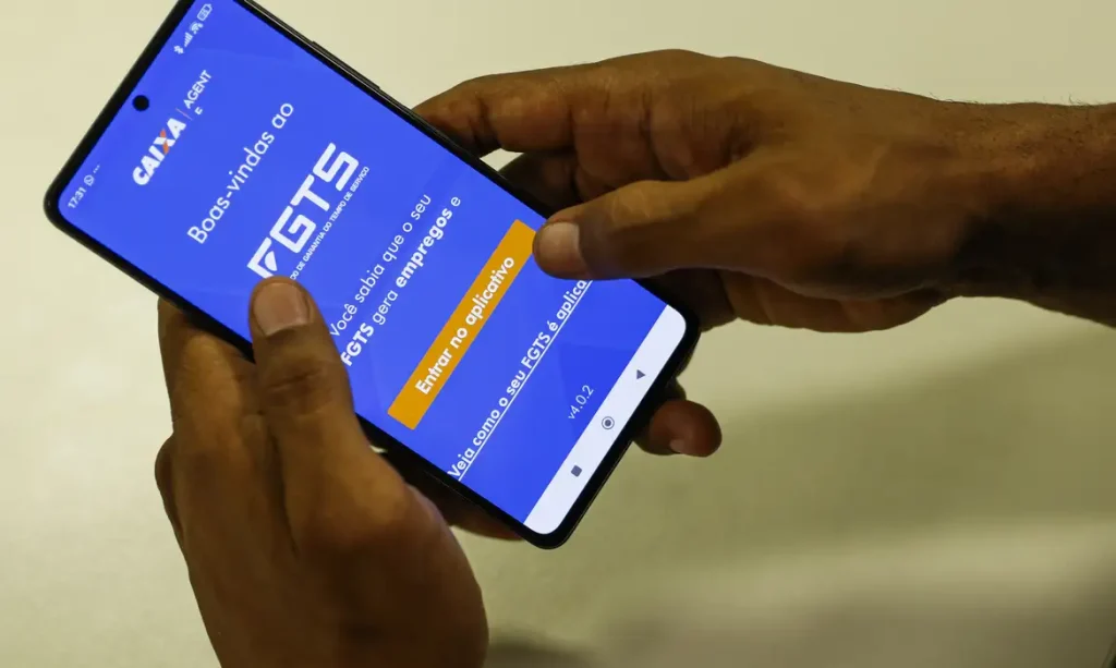 Governo estuda autorizar saque de até 20% do FGTS para pagar dívidas