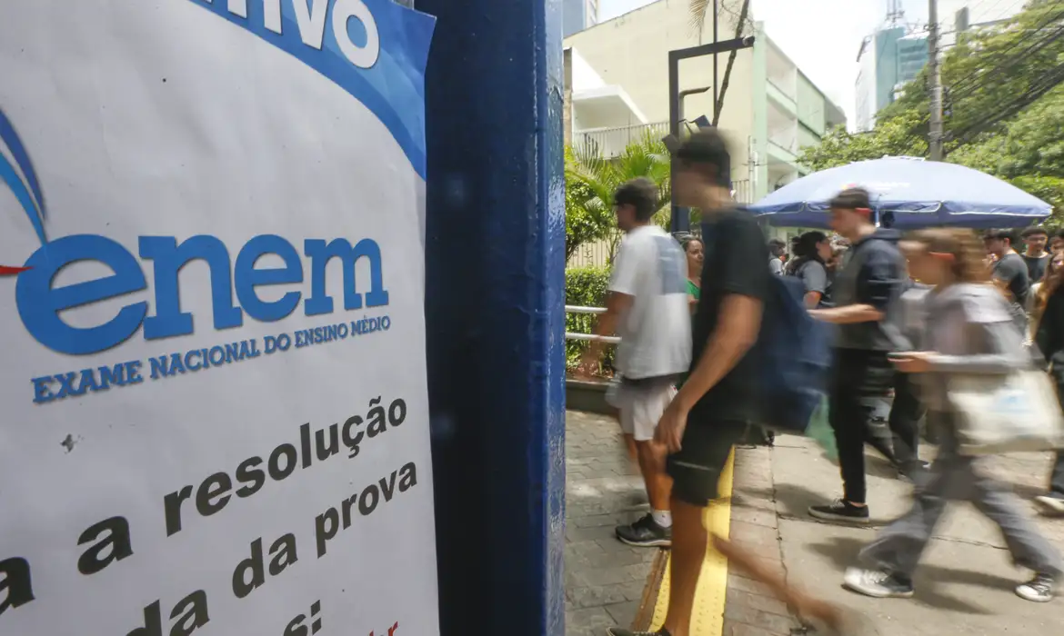 Estudantes já podem solicitar isenção de taxa de inscrição no Enem 2026