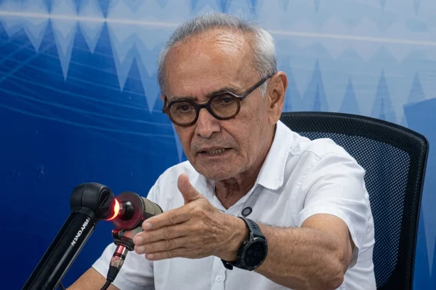 Cícero reage a críticas sobre lixo em João Pessoa, acusa oposição de explorar imagem negativa e culpa descarte irregular