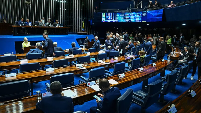 Partidos aguardam divisão dos R$ 4,9 bilhões do Fundo Eleitoral para 2026