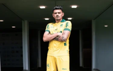 tiquinho-soares-e-o-novo-centroavante-do-mirassol-115723_800x450