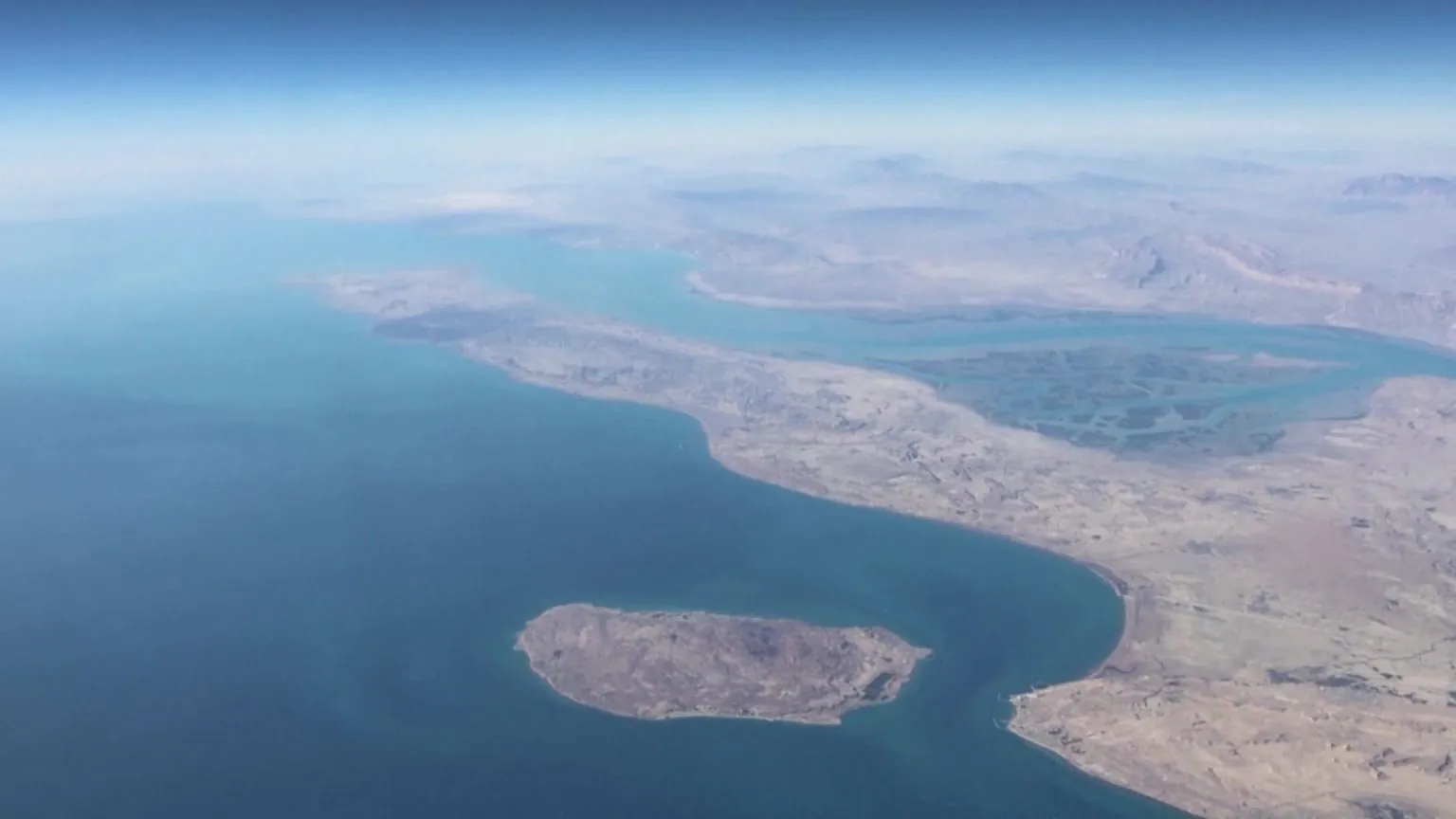 Irã volta a fechar o Estreito de Ormuz e eleva tensão contra os EUA