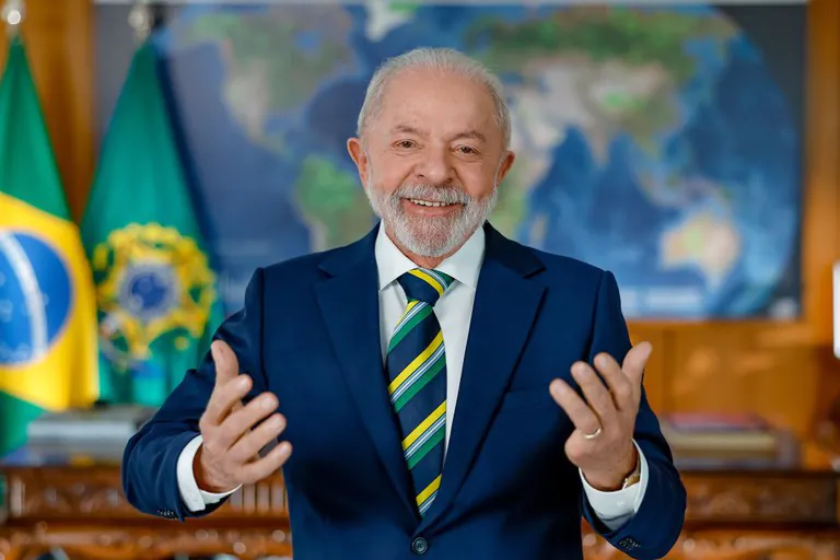 Quaest: Lula tem 42% das intenções de voto no 2º turno; Flávio, 41%