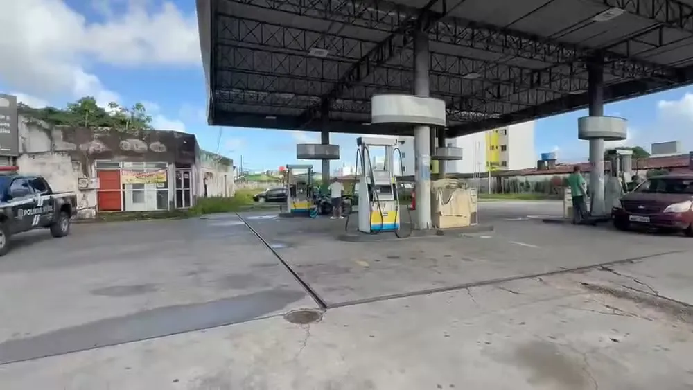 Criminosos explodem cofre de posto de combustível durante a madrugada em João Pessoa