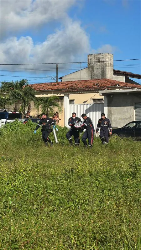 Morre recém-nascido abandonado e regatado de muros entre duas casas em Caaporã
