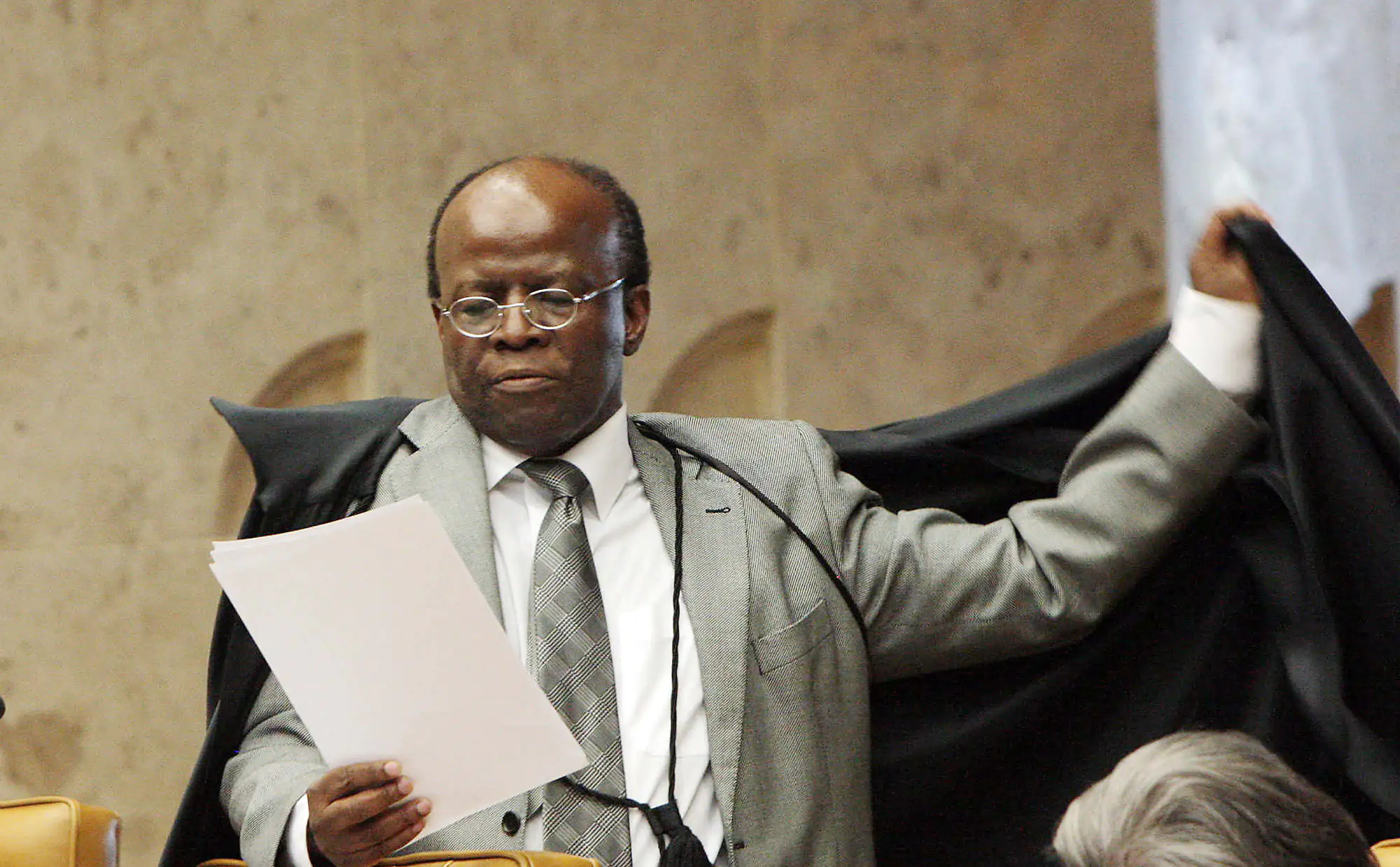Joaquim Barbosa será de fato um fenômeno que pode desmontar a polarização Lula X Clã Bolsonaro ?
