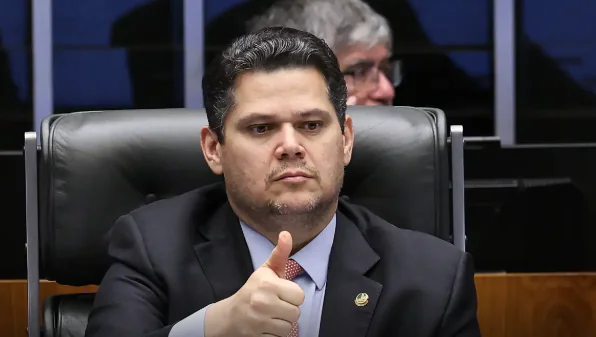 Alcolumbre quer alterar PEC, e fim da escala 6×1 pode ficar para depois da eleição